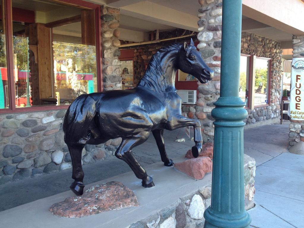 Iron Horse Inn Cottonwood Extérieur photo
